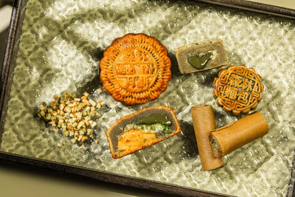 年輕人最愛月餅禮盒！卡通聯乘/茶味/麻糬/流心開心果 中秋送禮優惠低至半價