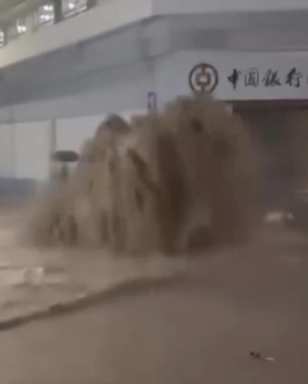 2025年8月5日黑雨,網民實錄(圖片︰社交平台)