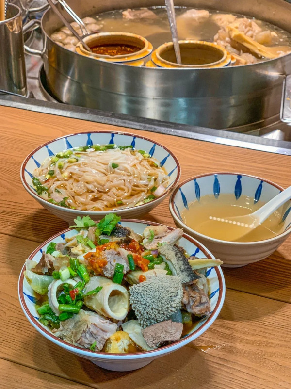 水圍夜市美食。來源：小紅書@不想取名字、小紅書@木之櫻、小紅書@好朋友雪兒、小紅書@食咩吖、小紅書@好吃好玩大紅薯、小紅書@楚楚子ye、小紅書@小仙女道生