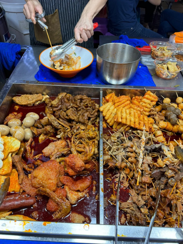 水圍夜市美食。來源：小紅書@不想取名字、小紅書@木之櫻、小紅書@好朋友雪兒、小紅書@食咩吖、小紅書@好吃好玩大紅薯、小紅書@楚楚子ye、小紅書@小仙女道生