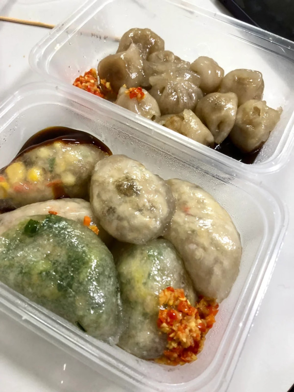 水圍夜市美食。來源：小紅書@不想取名字、小紅書@木之櫻、小紅書@好朋友雪兒、小紅書@食咩吖、小紅書@好吃好玩大紅薯、小紅書@楚楚子ye、小紅書@小仙女道生