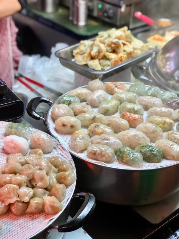 水圍夜市美食。來源：小紅書@不想取名字、小紅書@木之櫻、小紅書@好朋友雪兒、小紅書@食咩吖、小紅書@好吃好玩大紅薯、小紅書@楚楚子ye、小紅書@小仙女道生