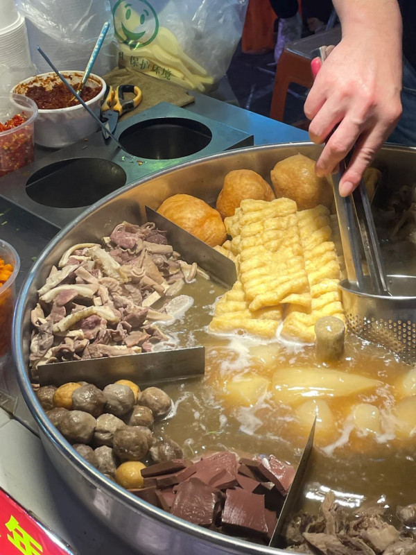 水圍夜市美食。來源：小紅書@不想取名字、小紅書@木之櫻、小紅書@好朋友雪兒、小紅書@食咩吖、小紅書@好吃好玩大紅薯、小紅書@楚楚子ye、小紅書@小仙女道生