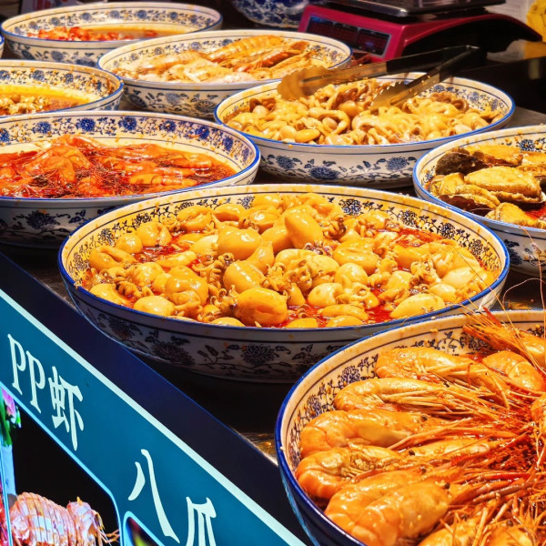 水圍夜市美食。來源：小紅書@不想取名字、小紅書@木之櫻、小紅書@好朋友雪兒、小紅書@食咩吖、小紅書@好吃好玩大紅薯、小紅書@楚楚子ye、小紅書@小仙女道生