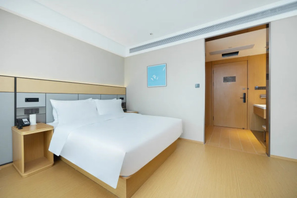 水圍夜市美食。來源：小紅書@不想取名字、小紅書@木之櫻、小紅書@好朋友雪兒、小紅書@食咩吖、小紅書@好吃好玩大紅薯、小紅書@楚楚子ye、小紅書@小仙女道生