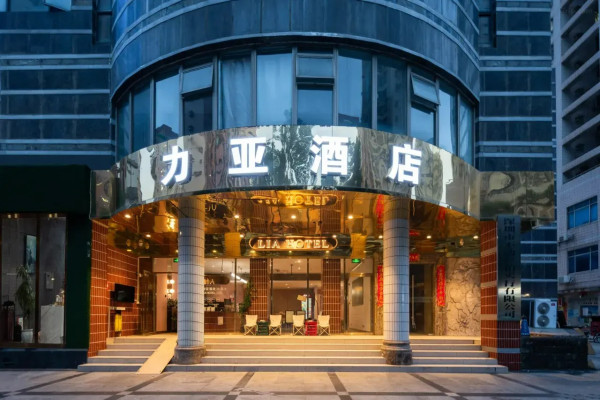 水圍夜市美食。來源：小紅書@不想取名字、小紅書@木之櫻、小紅書@好朋友雪兒、小紅書@食咩吖、小紅書@好吃好玩大紅薯、小紅書@楚楚子ye、小紅書@小仙女道生