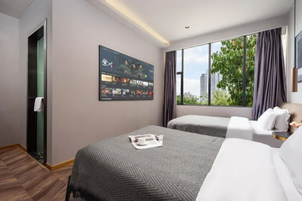 水圍夜市美食。來源：小紅書@不想取名字、小紅書@木之櫻、小紅書@好朋友雪兒、小紅書@食咩吖、小紅書@好吃好玩大紅薯、小紅書@楚楚子ye、小紅書@小仙女道生