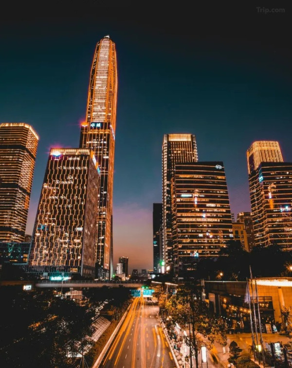 水圍夜市美食。來源：小紅書@不想取名字、小紅書@木之櫻、小紅書@好朋友雪兒、小紅書@食咩吖、小紅書@好吃好玩大紅薯、小紅書@楚楚子ye、小紅書@小仙女道生