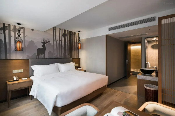 水圍夜市美食。來源：小紅書@不想取名字、小紅書@木之櫻、小紅書@好朋友雪兒、小紅書@食咩吖、小紅書@好吃好玩大紅薯、小紅書@楚楚子ye、小紅書@小仙女道生