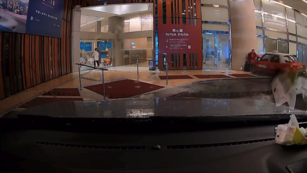 車cam直擊｜如心酒店奪命車禍一刻 80歲的士司機報稱頭暈 失控高速撞斃遊客