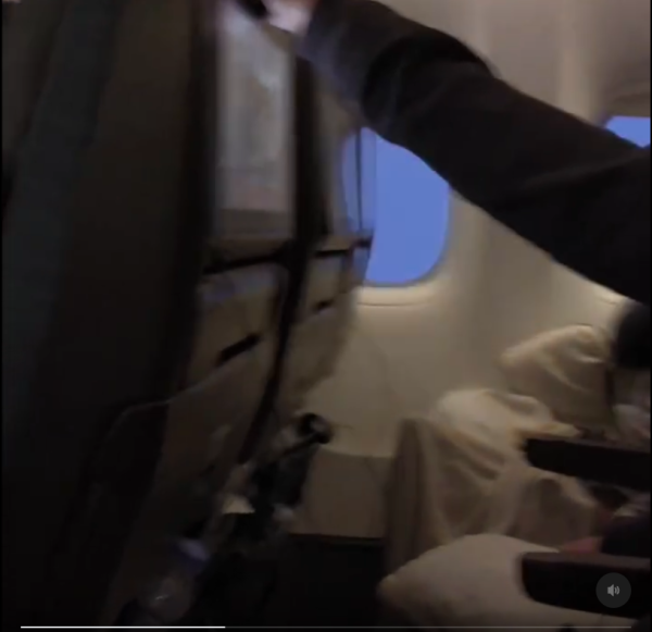 黑雨｜長途機乘客滯空驚魂27小時 機內影片流出 乘客連連尖叫雷聲不斷