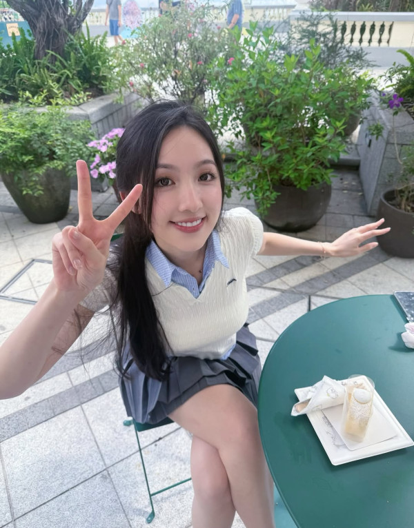 海兒被野生捕獲臉部狀態白到反光 生圖驚見一部位離奇僵硬被指醫美過度？