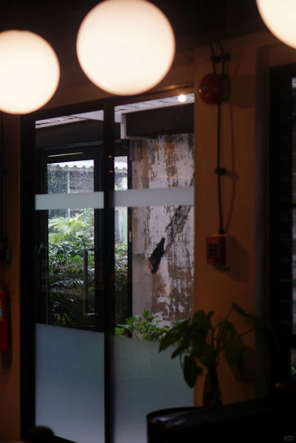 唔關住尾房事？酒店邊個房號最邪易撞鬼？真人分享夜晚聽到手抓玻璃、頭猛撞牆聲 