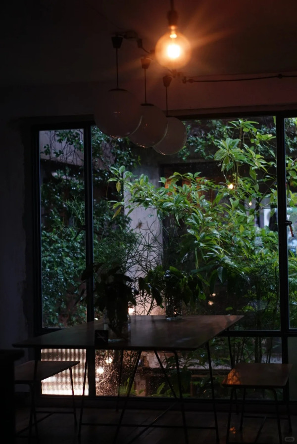 唔關住尾房事？酒店邊個房號最邪易撞鬼？真人分享夜晚聽到手抓玻璃、頭猛撞牆聲 