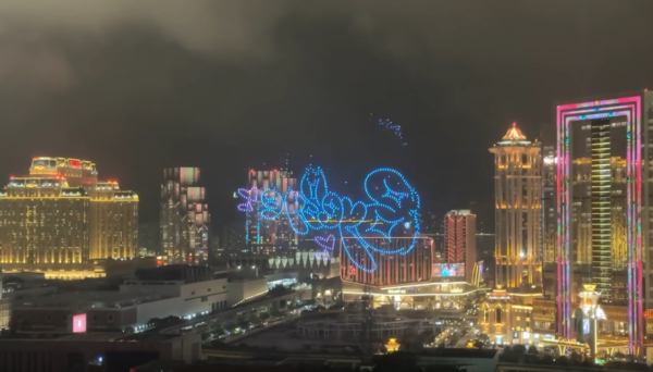 無人機表演驚現「金正恩」肖像 網民驟眼睇同呢位歌手撞樣？「以為係北韓show」