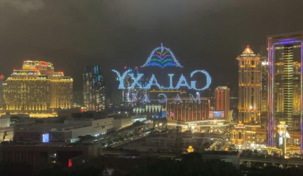 無人機表演驚現「金正恩」肖像 網民驟眼睇同呢位歌手撞樣？「以為係北韓show」