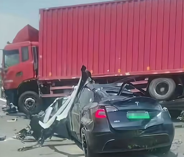 Tesla致命車禍錄像消失 家屬索求數據遭拒 網紅記者助維權