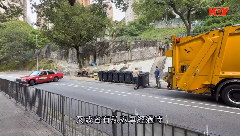 半山垃圾站引發嚴重惡臭！清潔工投訴居民陋習：直接將垃圾堆係地上