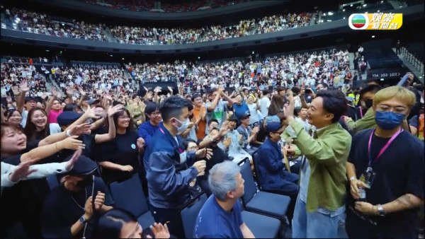 陳奕迅自揭去年巡迴演唱會中確診焦慮症 曾一度自行停藥但身體出現緊張反應