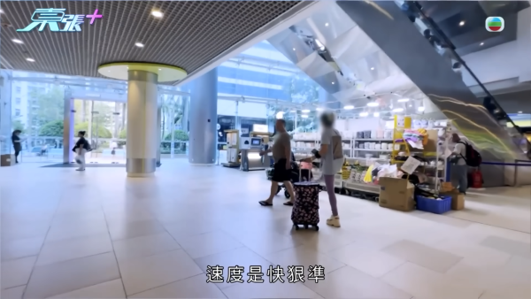 天水圍「飛腳姐」連環踢街坊！假拉筋真襲擊專踢BB車 怪異行徑竟與港姐有關？
