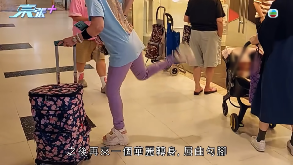 天水圍「飛腳姐」連環踢街坊！假拉筋真襲擊專踢BB車 怪異行徑竟與港姐有關？