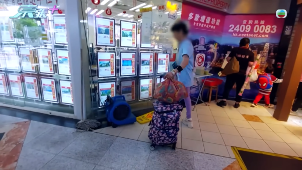 天水圍「飛腳姐」連環踢街坊！假拉筋真襲擊專踢BB車 怪異行徑竟與港姐有關？