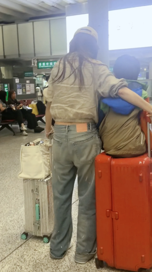 身上價值超過十萬（圖片來源：小紅書@我叫辣條）身上價值超過十萬（圖片來源：小紅書@我叫辣條）