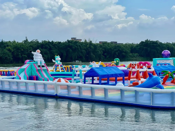 廣東暴雨｜水上樂園僅開業三天被洪水沖走  園方透露打撈進度！居民：3000萬漂走了 