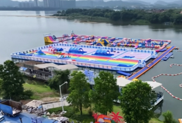 廣東暴雨｜水上樂園僅開業三天被洪水沖走  園方透露打撈進度！居民：3000萬漂走了 