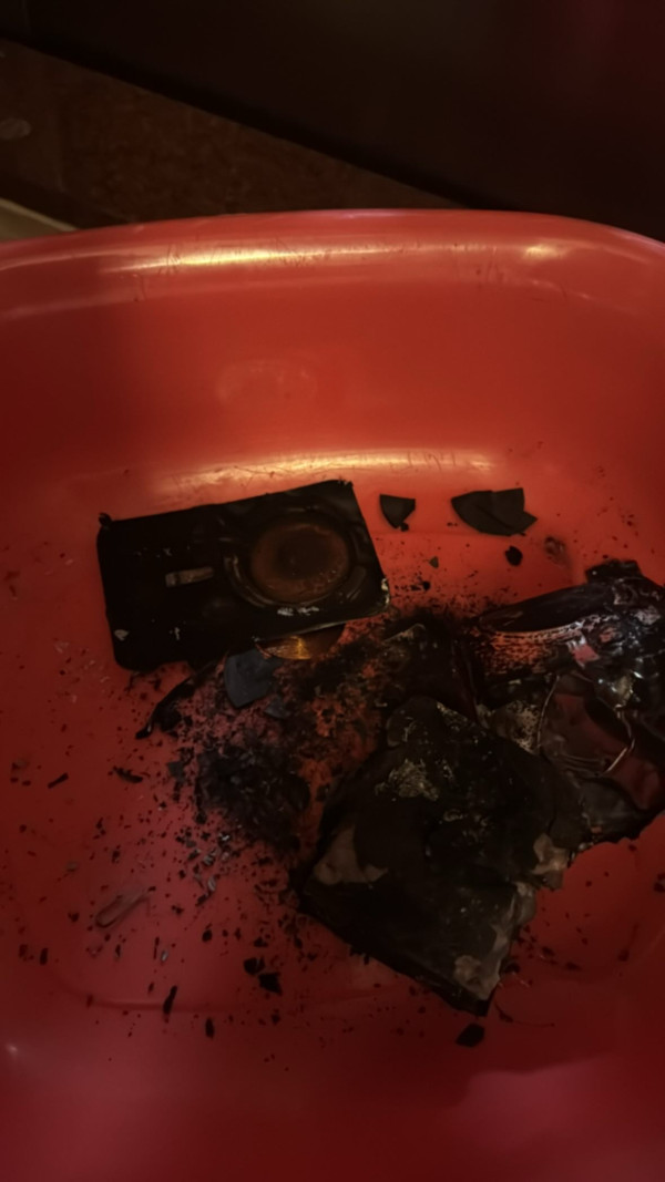 平價尿袋爆炸火舌燒上天花板 港女充電疑衰一事惹禍 網民一睇就知假 總結3點安全建議