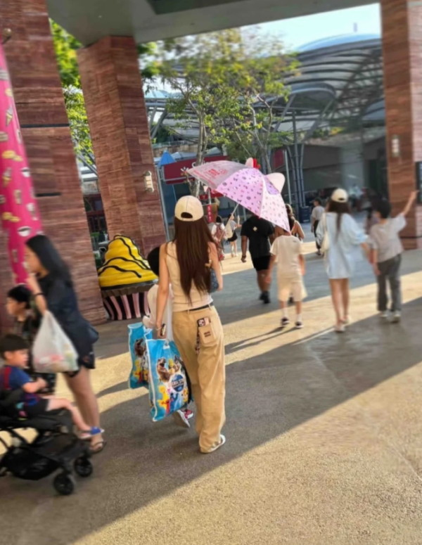 離婚後獨自照顧兒子（圖片來源：小紅書@嘻嘻七七七）