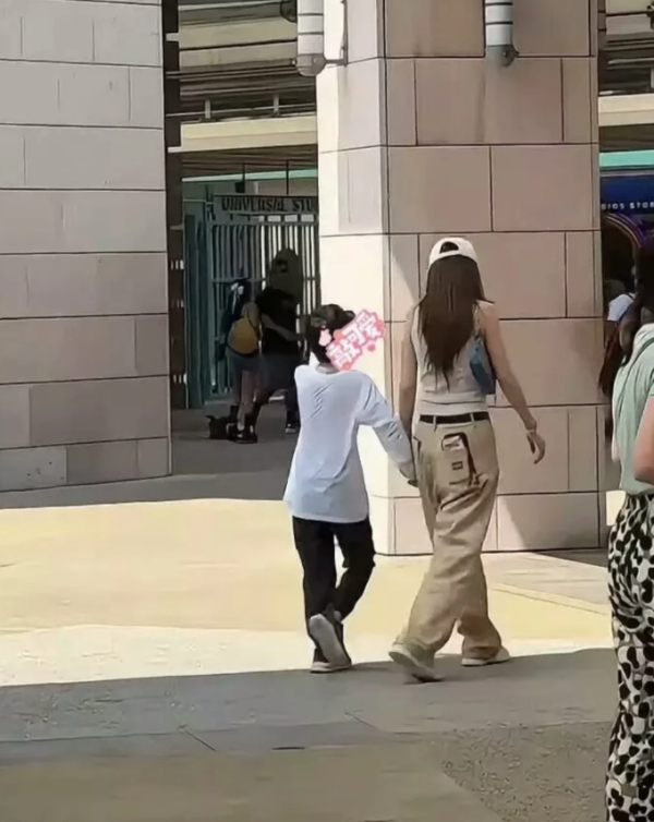 離婚後獨自照顧兒子（圖片來源：小紅書@嘻嘻七七七）