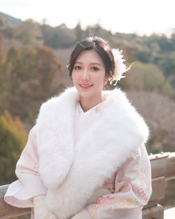 高學歷踏入演藝圈（圖片來源：IG@reginahyt）