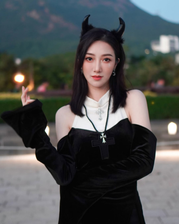 高學歷踏入演藝圈（圖片來源：IG@reginahyt）