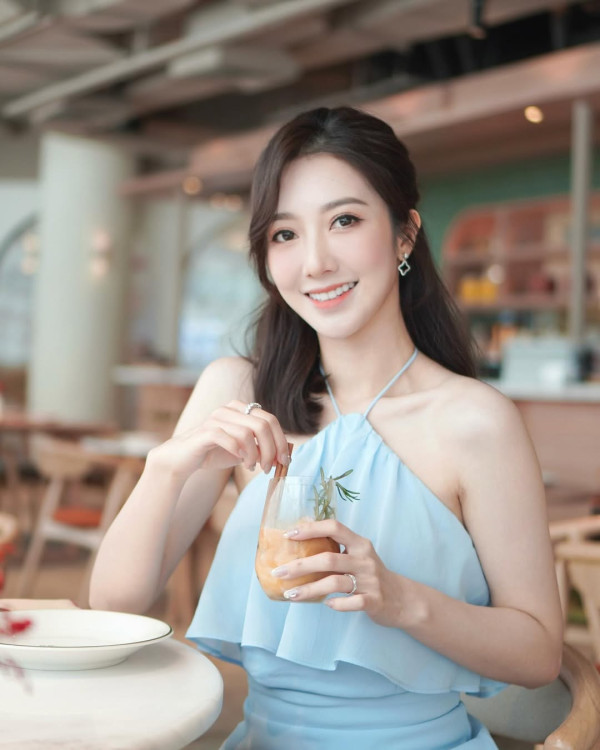 高學歷踏入演藝圈（圖片來源：IG@reginahyt）