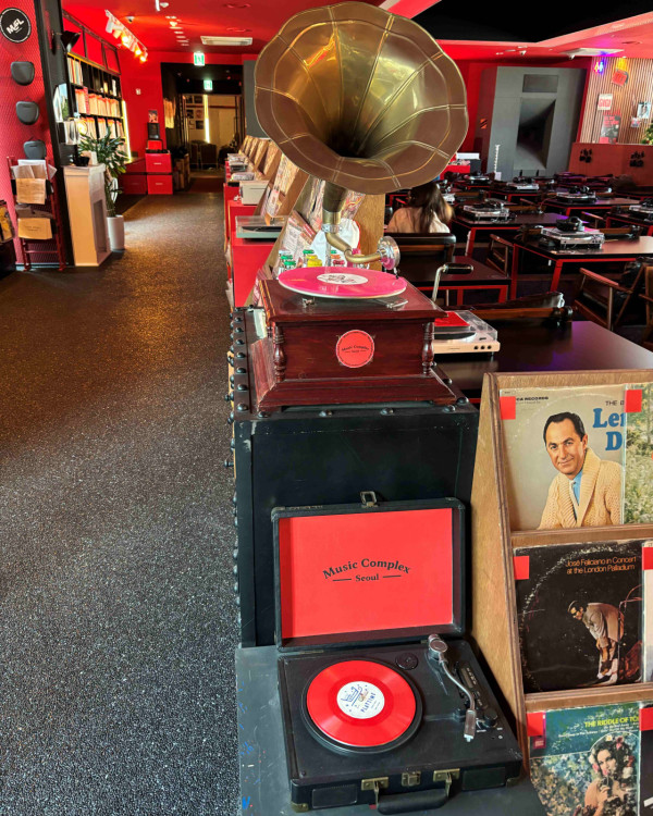 首爾Cafe 2025｜5間小眾咖啡店 黑膠碟任聽、治癒DIY烘吐司 