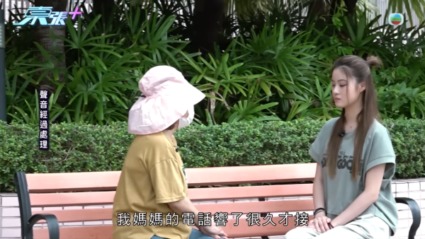 閉路電視拍下騙徒上門收錢全過程。圖片來源︰東張西望