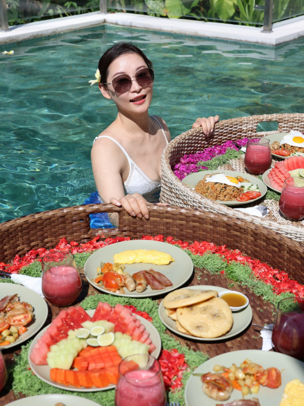 楊卓娜巴黎瘋狂買袋入VIP房罕有炫富!三大高奢品牌手袋任揀場面超誇張