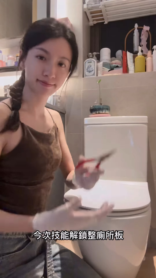 蔡思貝久未露面拍片晒單身獨居生活 兩年冇劇拍變廁所修理員維修廁板