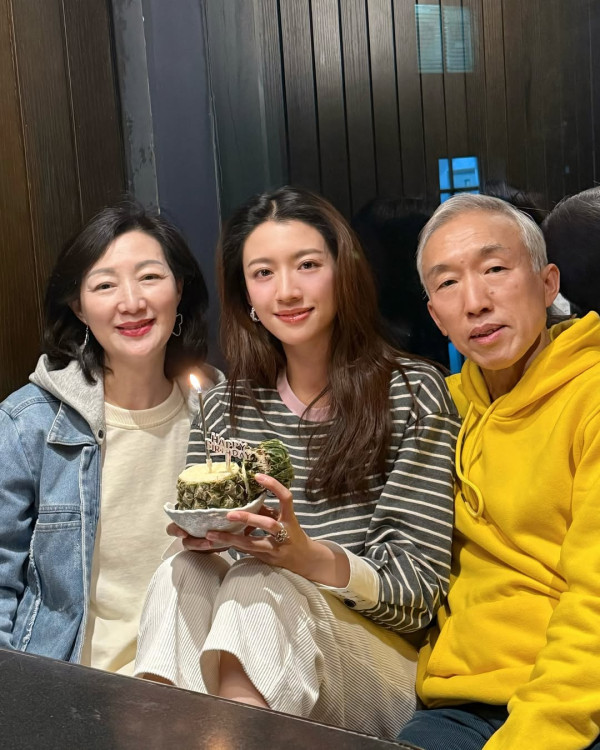 蔡思貝久未露面拍片晒單身獨居生活 兩年冇劇拍變廁所修理員維修廁板