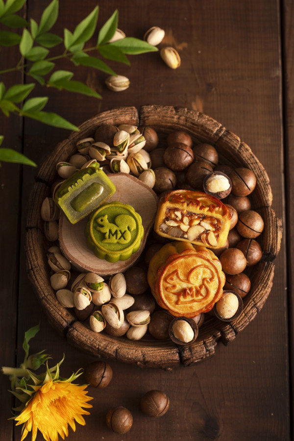 年輕人最愛月餅禮盒！卡通聯乘/茶味/麻糬/流心開心果 中秋送禮優惠低至半價