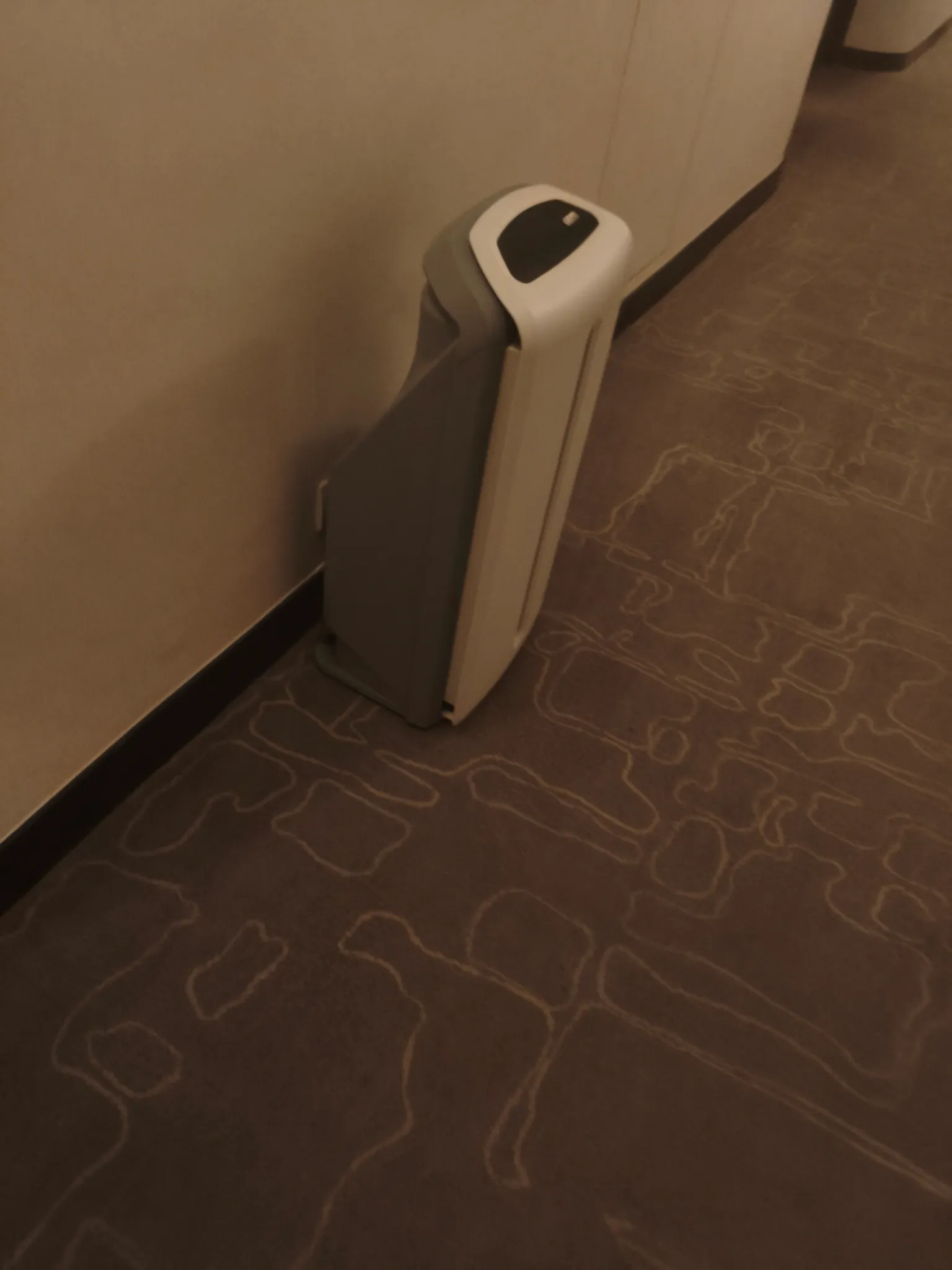 某荃灣酒店陰森過夜體驗 網民睇完走廊房間「真係幾恐怖」 事主翌日已換房