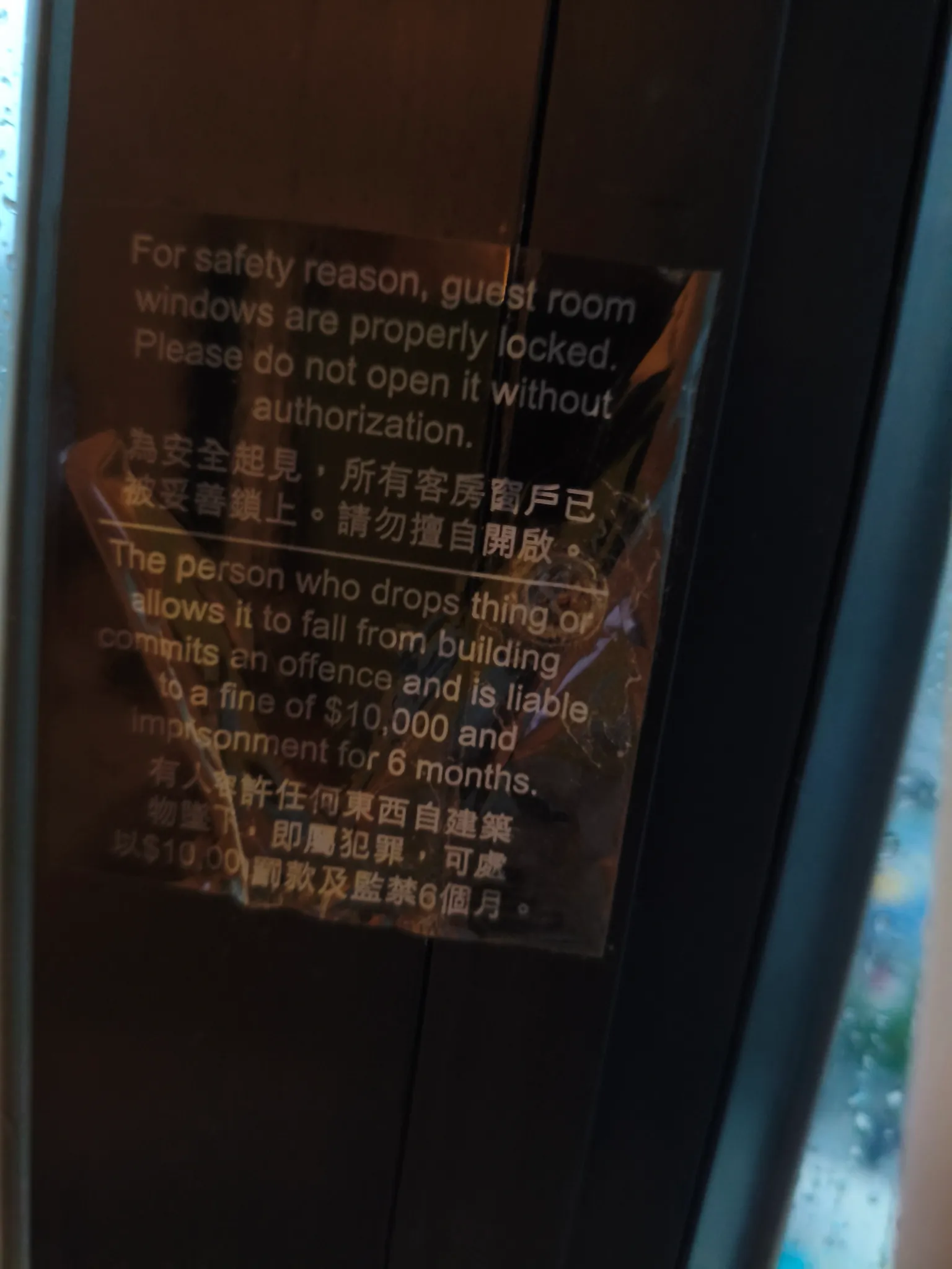 公屋自帶靈異感？夜拍屋邨走廊樓梯極詭異 網民熱議一類人卻感親切？