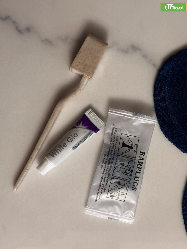 經濟艙「秒睡神技」！旅遊達人揭秘3招必學：長途機必備「一物件」！ CAP帽這樣用、一秒入眠奇效！ 