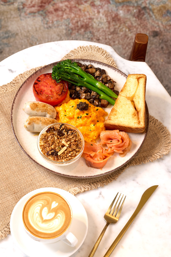 食勻機場超過60間人氣餐廳 有機會贏價值萬機票禮券！用埋VISA消費賺取3倍積分！ 