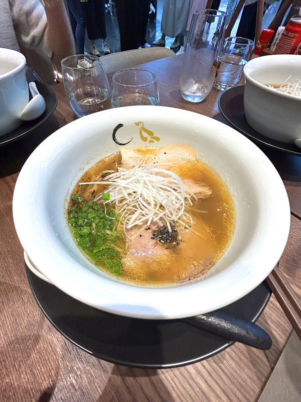 食勻機場超過60間人氣餐廳 有機會贏價值萬機票禮券！用埋VISA消費賺取3倍積分！ 