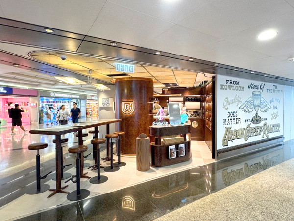 食勻機場超過60間人氣餐廳 有機會贏價值萬機票禮券！用埋VISA消費賺取3倍積分！ 