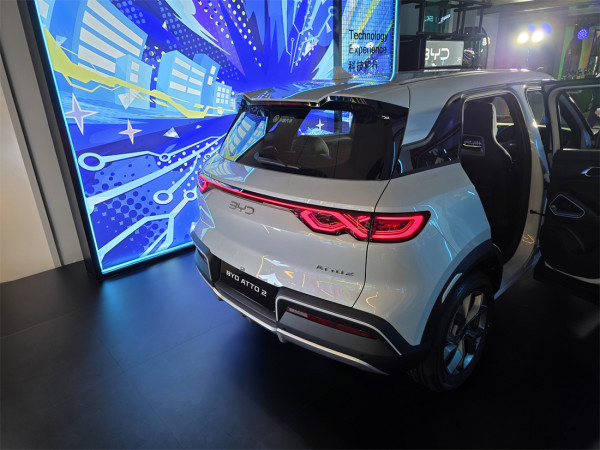 新車速遞｜BYD ATTO 2登港 搭載VtoL反向供電技術 17萬有找可邊露營邊唱K