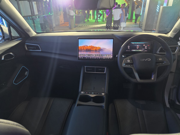 新車速遞｜BYD ATTO 2登港 搭載VtoL反向供電技術 17萬有找可邊露營邊唱K