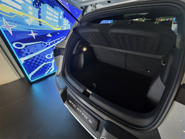 新車速遞｜BYD ATTO 2登港 搭載VtoL反向供電技術 17萬有找可邊露營邊唱K